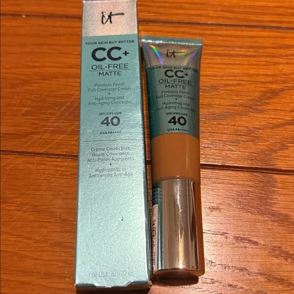 it cosmetics Other - IT Cosmetics CC+ Oil-Free Matte Cream - deep